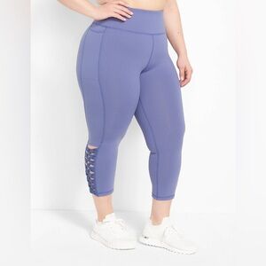 NWT LIVI Women’s Size 26/28 Blue High-Rise Wicking Capri Leggings Macrame Detail
